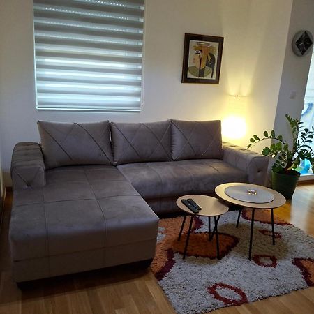 Beautifull Apartment Ni Exterior foto
